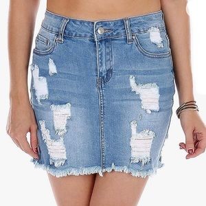 Wax Women's Juniors Distressed A-Line Denim
Short Skirt, light wash. Size S.